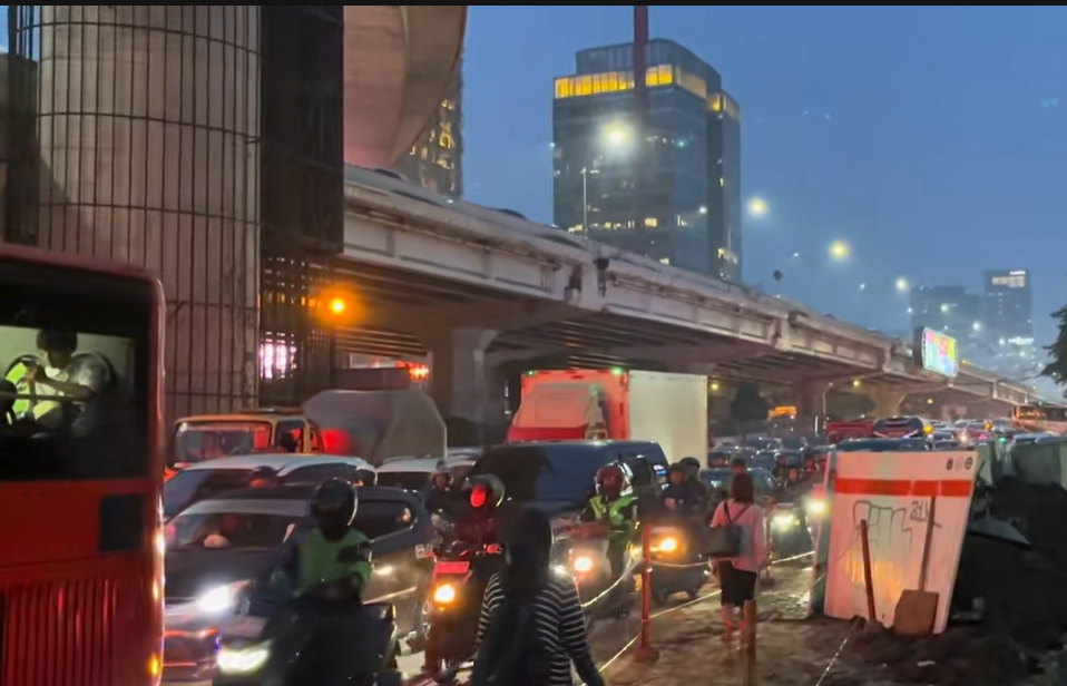 Kemacetan Jalan TB Simatupang. (TikTok)